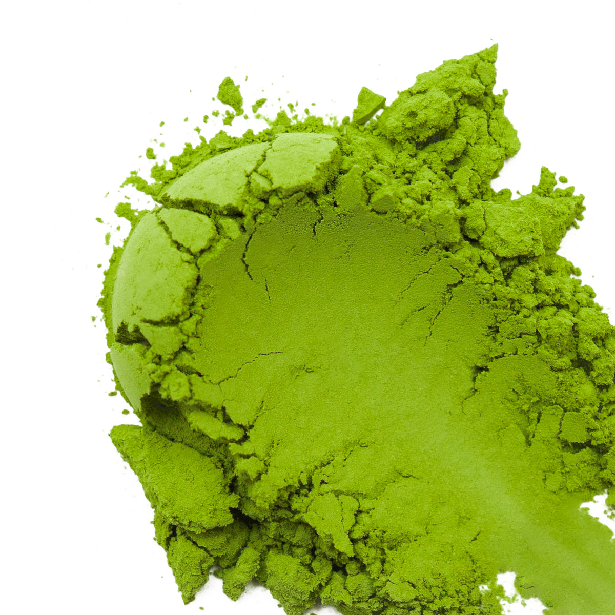 Vibrant green Matcha Society's MIE003 Saemidori and Samidori matcha powder on a white background