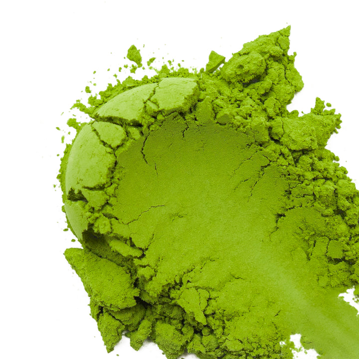 Vibrant green Matcha Society's MIE003 Saemidori and Samidori matcha powder on a white background